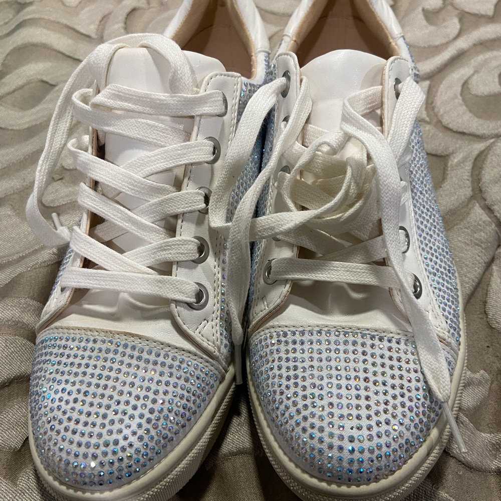 Betsy Johnson sneaker only wore twice. Glitter sneakers still in good shape.